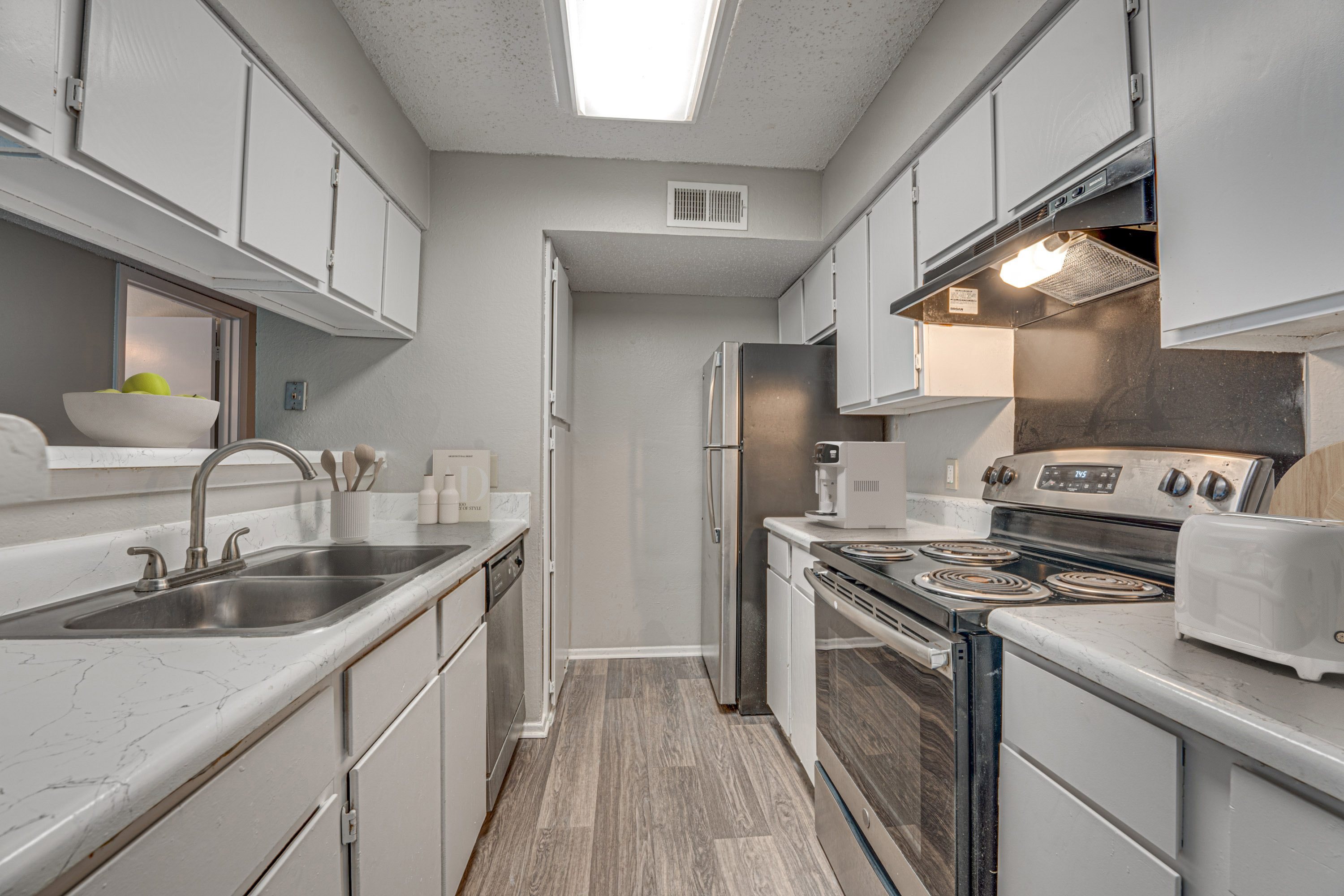 Well Equipped Kitchen at Bardin Oaks Apartments, Arlington, Texas